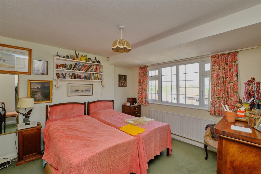 4 bedroom detached house for sale in Hill Rise, Seaford, BN25