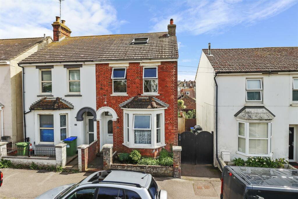 3 bedroom semidetached house for sale in Chichester Road, Seaford, BN25