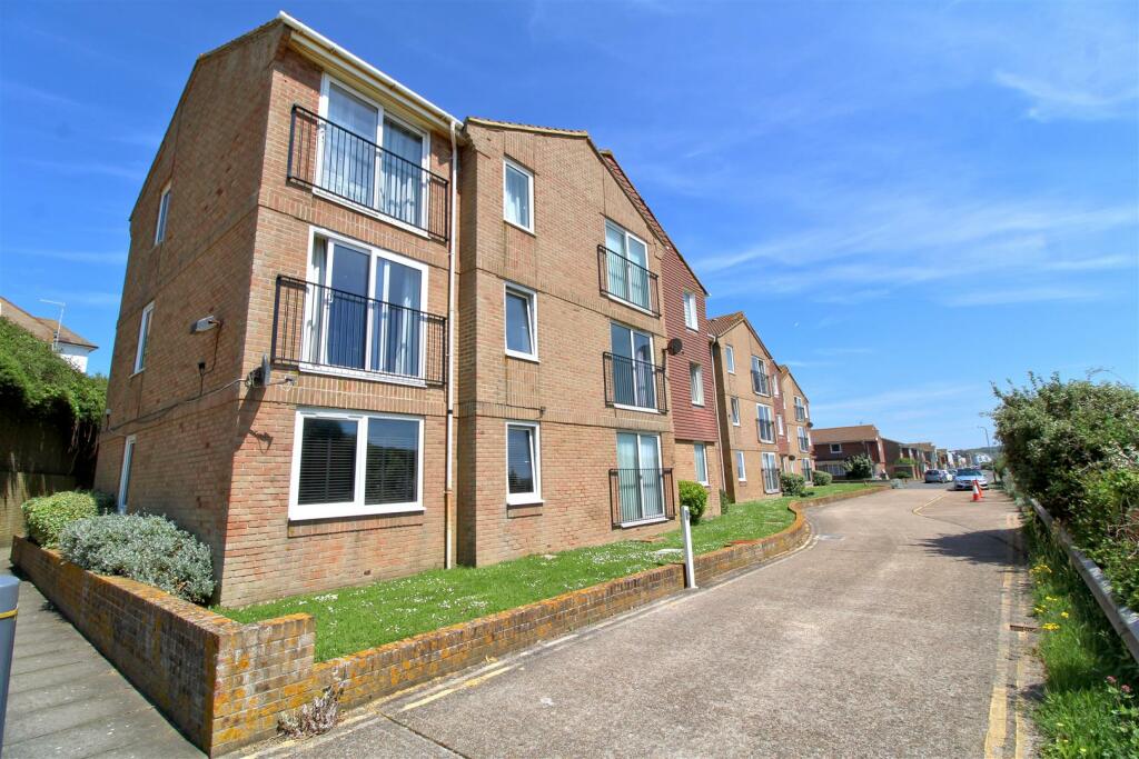 1 bedroom flat for sale in Claremont Road, Seaford, BN25