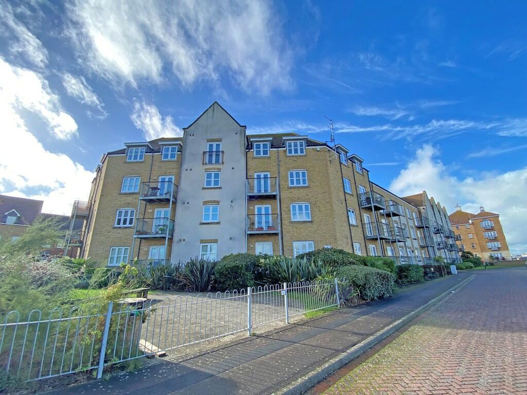 2 bedroom ground floor flat for sale in Sussex Wharf, ShorehambySea, BN43