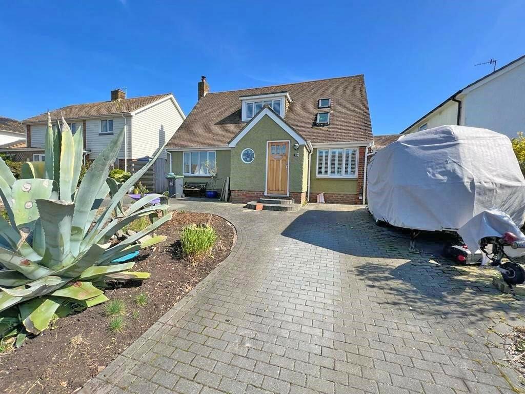 3 bedroom detached house for sale in Beach Green, ShorehambySea, BN43