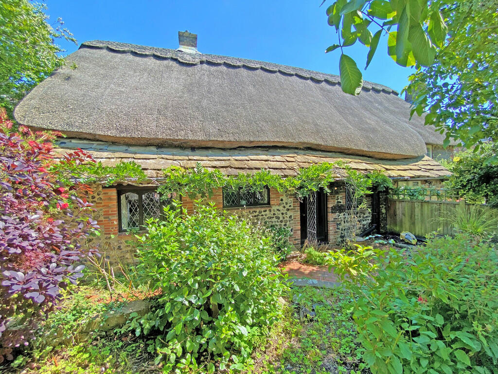 2 bedroom barn conversion for sale in Connaught Avenue, ShorehambySea