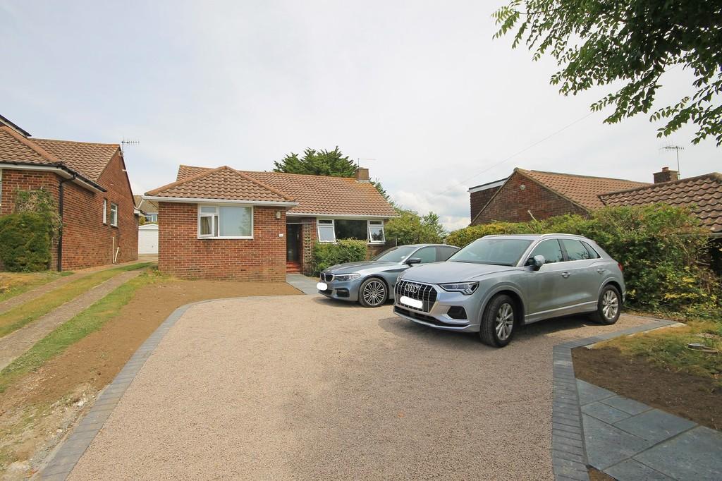 3 bedroom detached house for sale in Mill Hill Close, ShorehambySea, BN43