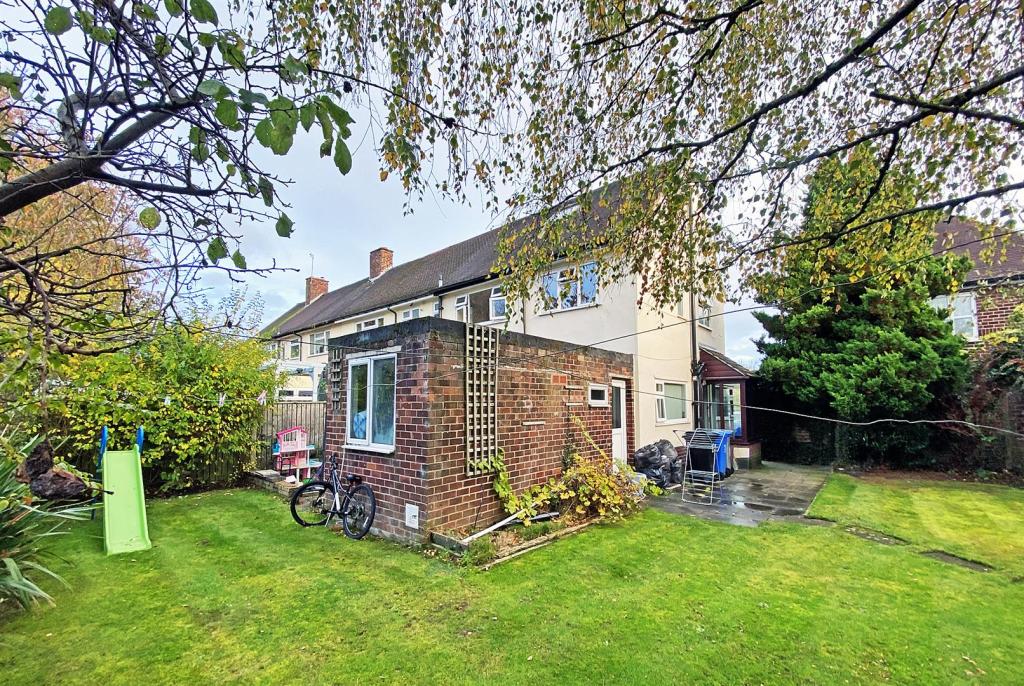4 bedroom end of terrace house for sale in The Mount, Hale Barns, Altrincham, WA15