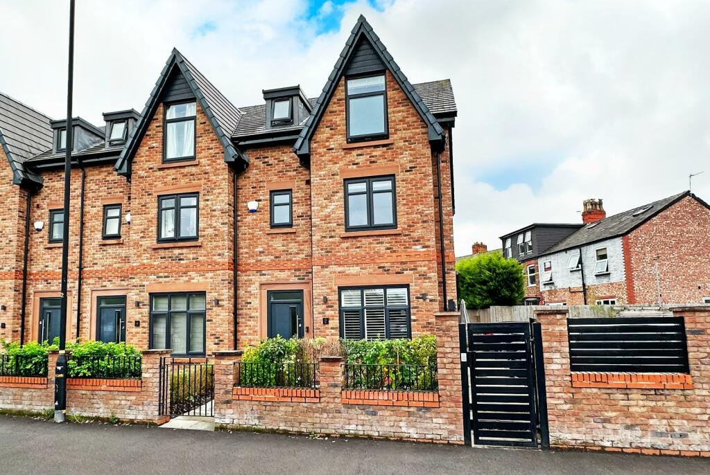 4 bedroom end of terrace house for sale in Brookway, Timperley, WA15