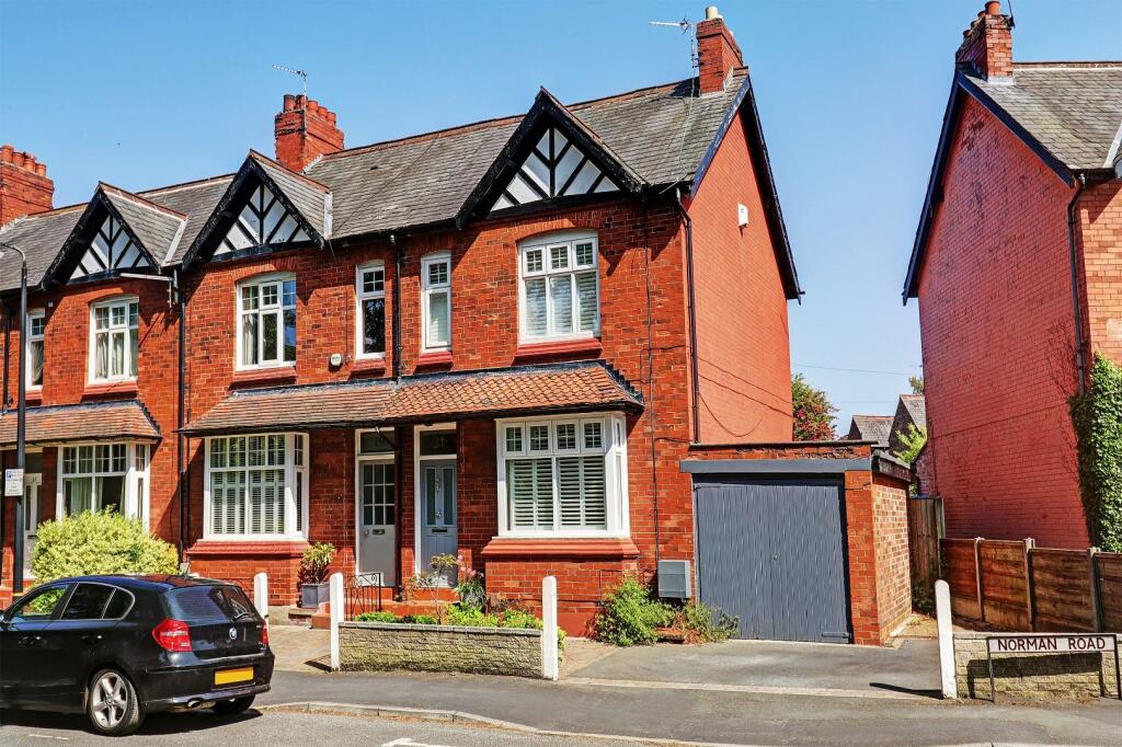 3 bedroom end of terrace house for sale in Norman Road, Altrincham, WA14