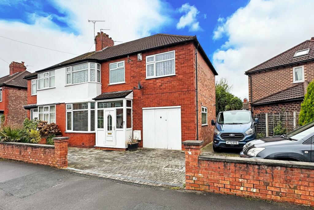 4 bedroom semidetached house for sale in Dale Grove, Timperley, WA15