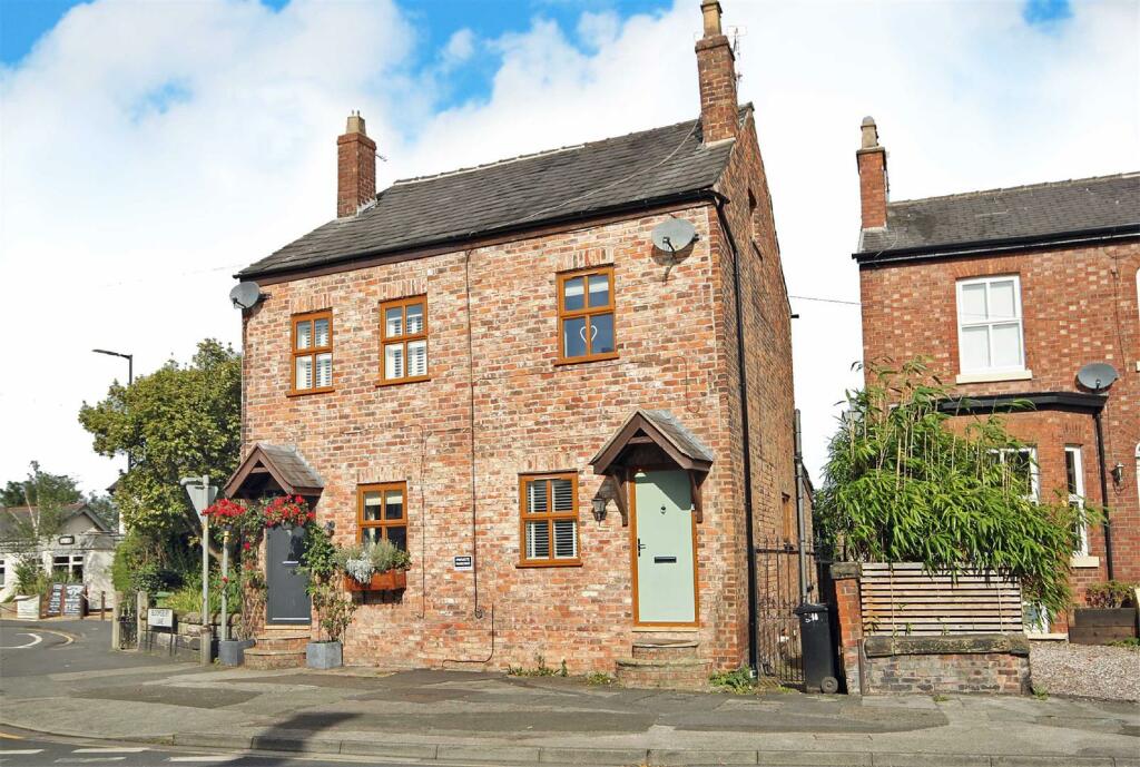 2 bedroom semidetached house for sale in Stockport Road, Timperley, WA15