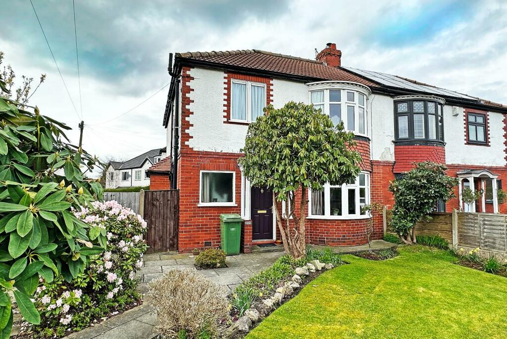 4 bedroom semidetached house for sale in Stockport Road, Timperley, WA15