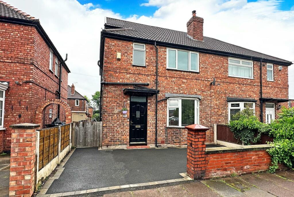 4 bedroom semidetached house for sale in Gladstone Road, Altrincham, WA14