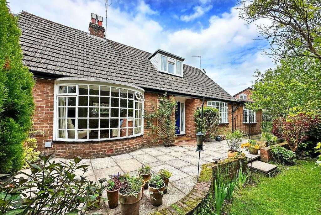 4 bedroom detached bungalow for sale in Brereton Close, Bowdon