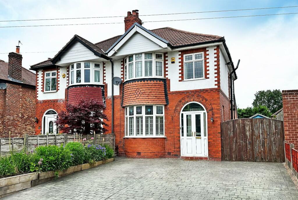 3 bedroom semidetached house for sale in Wood Lane, Timperley, WA15