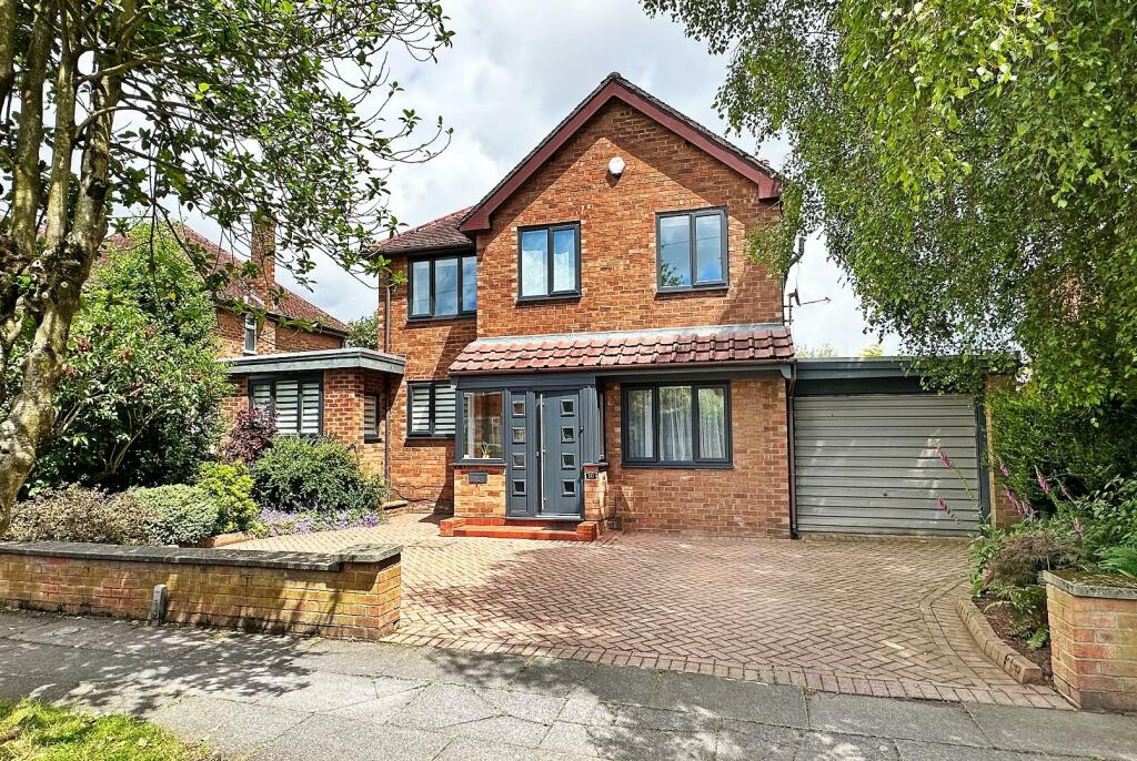 4 bedroom detached house for sale in New Forest Road, Brooklands, M23