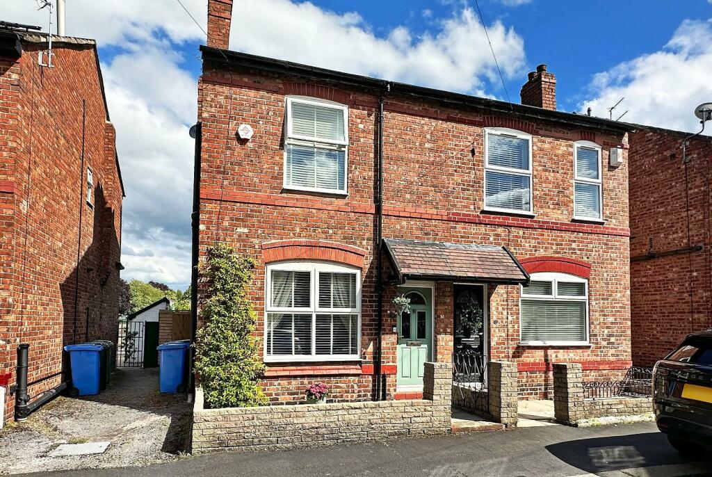 2 bedroom semidetached house for sale in Brien Avenue, Altrincham, WA14
