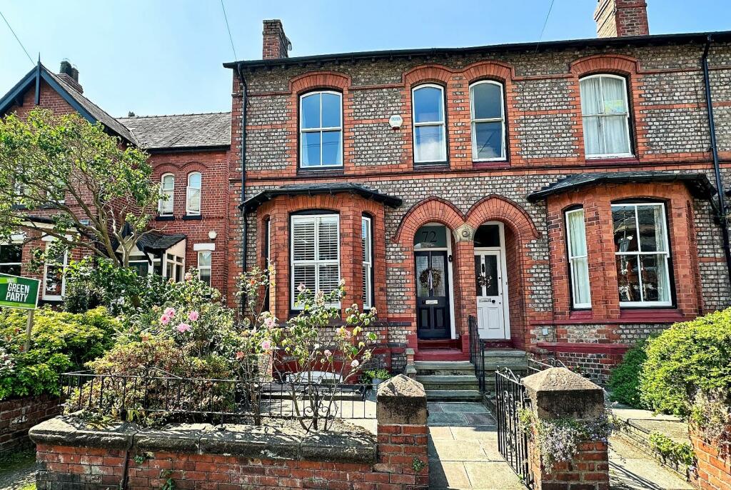 3 bedroom end of terrace house for sale in Navigation Road, Altrincham
