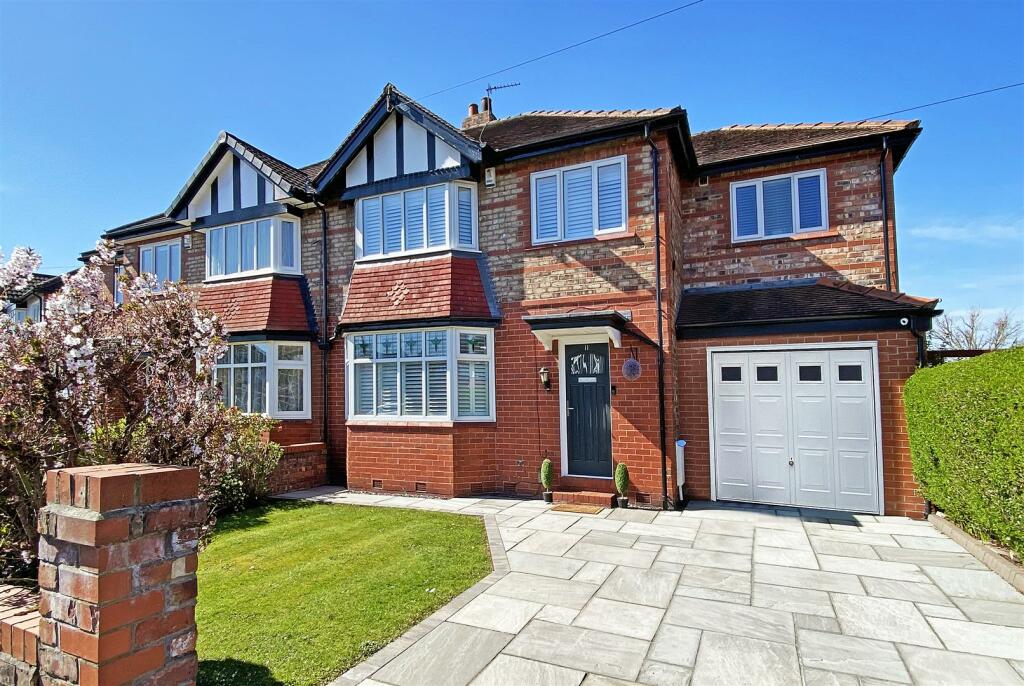 4 bedroom semidetached house for sale in Green Walk, Timperley, WA15