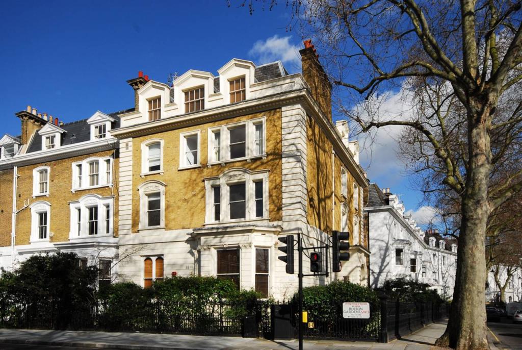 2 bedroom flat for sale in Bolton Gardens, South Kensington, SW5, SW5
