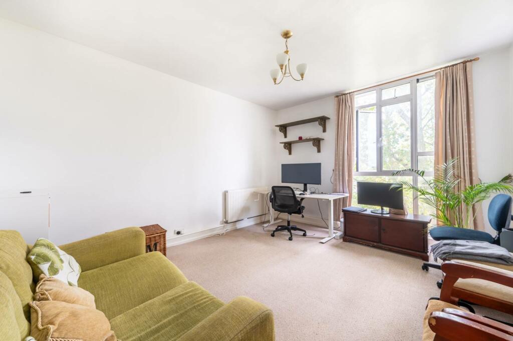 1 bedroom flat for sale in Hallfield Estate, Paddington, London, W2