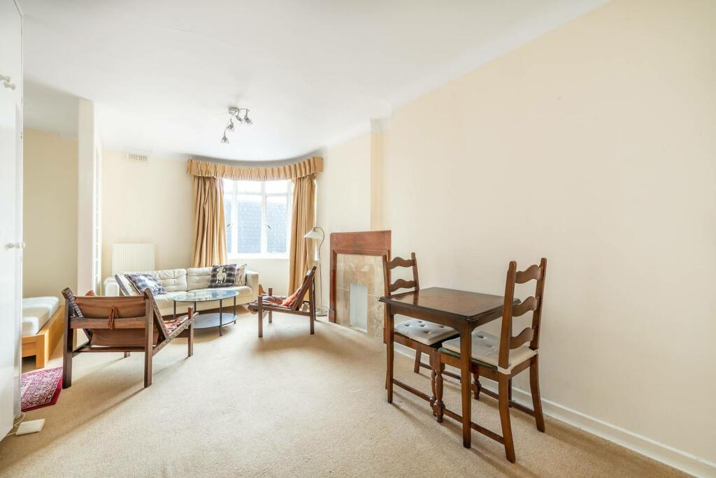 Studio flat for rent in Norland Square, Holland Park, London, W11