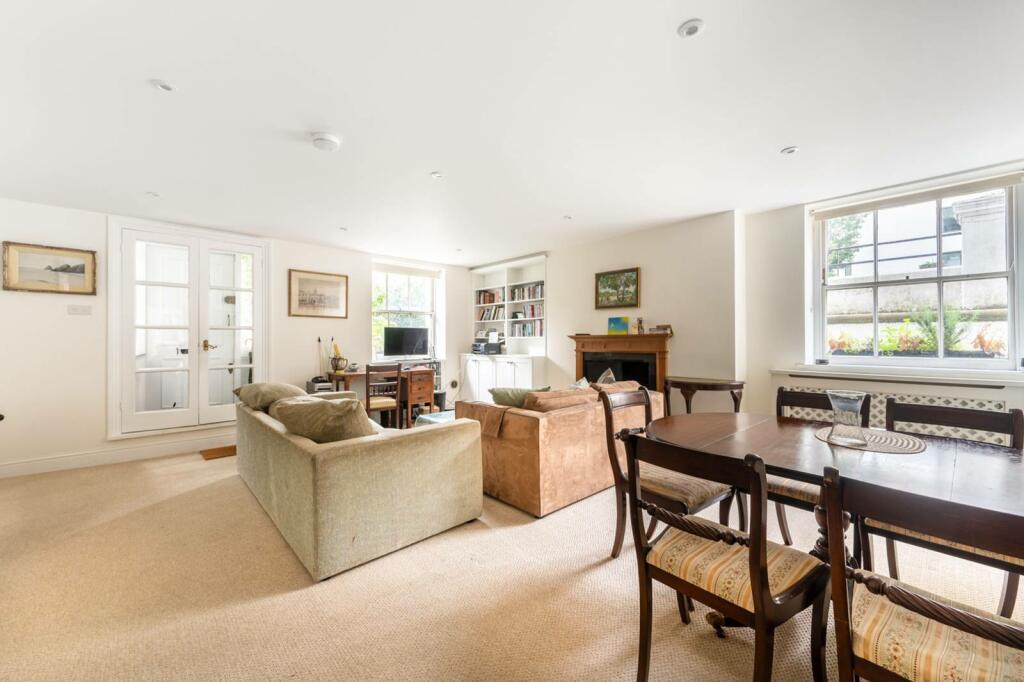 4 bedroom flat for sale in Elgin Crescent, Notting Hill Gate, London, W11