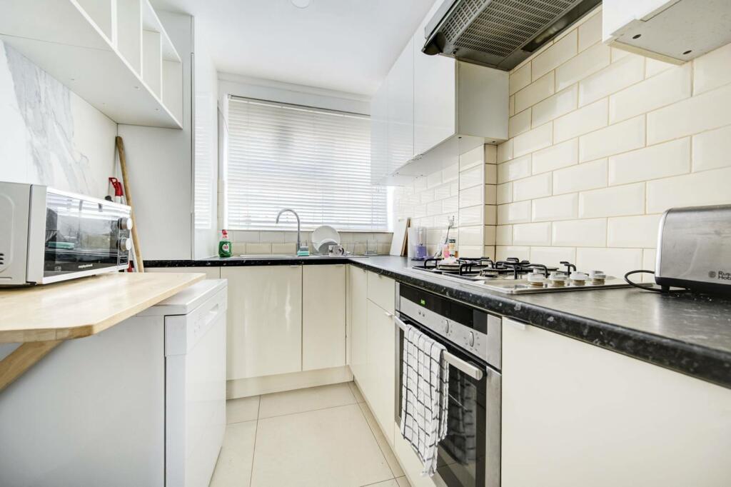 2 bedroom flat for sale in Wyfold Road, Munster Village, London, SW6