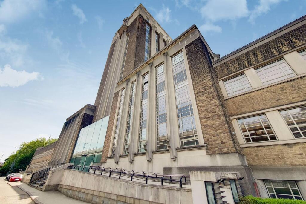 Main image of property: Great West Road, Brentford, TW8