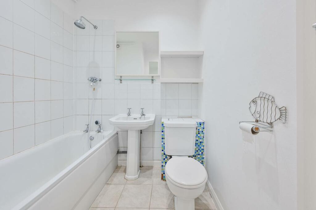 1 bedroom flat for sale in Highbury New Park, Islington, London, N5