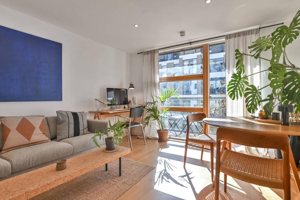 Main image of property: De Beauvoir Crescent, De Beauvoir Town, London, N1