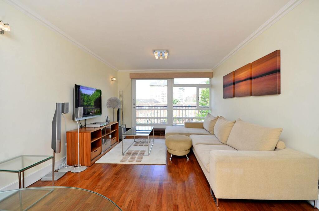 2 bedroom flat for sale in Sheringham, St John's Wood, London, NW8