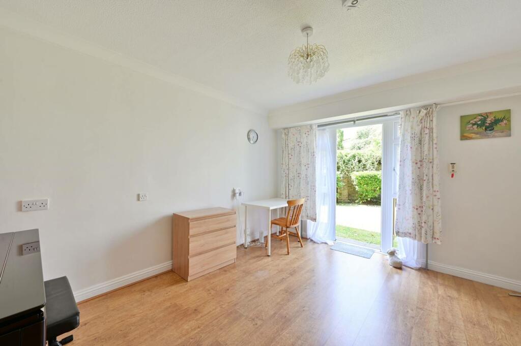 1 bedroom flat for sale in Clarence Lane, Roehampton, London, SW15