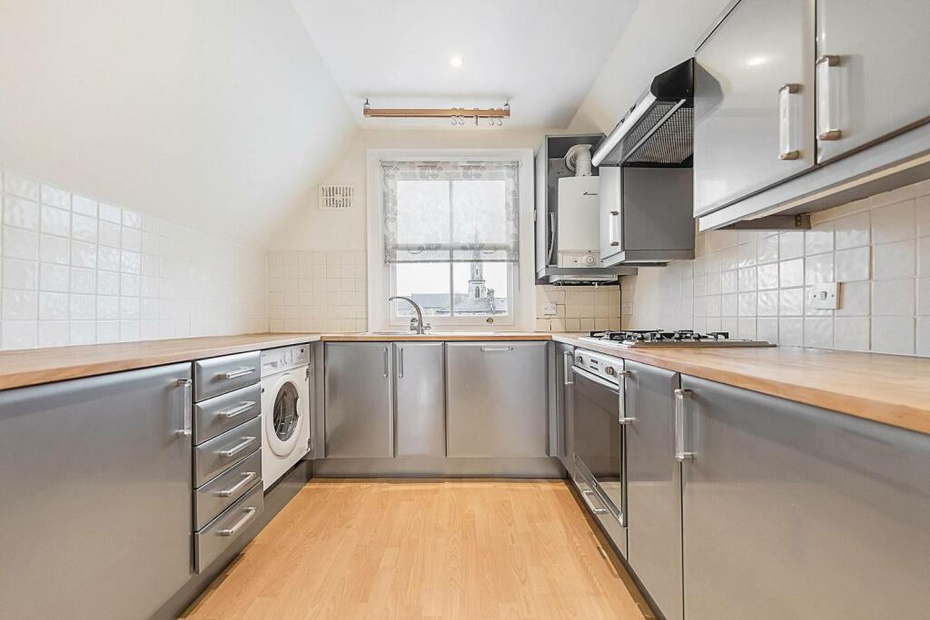 2 bedroom flat for sale in Upper Richmond Road, Putney, London, SW15