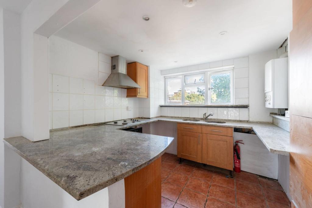 2 bedroom flat for sale in Studley Road, Stockwell, London, SW4