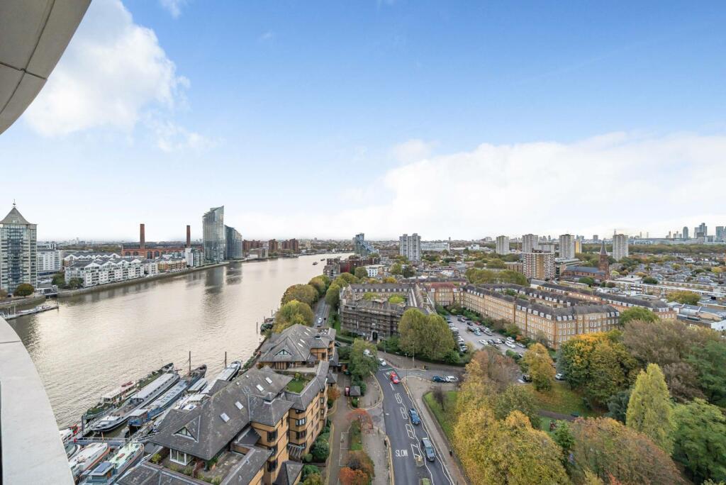 2 bedroom flat for sale in Lombard Wharf, Lombard Road, Battersea