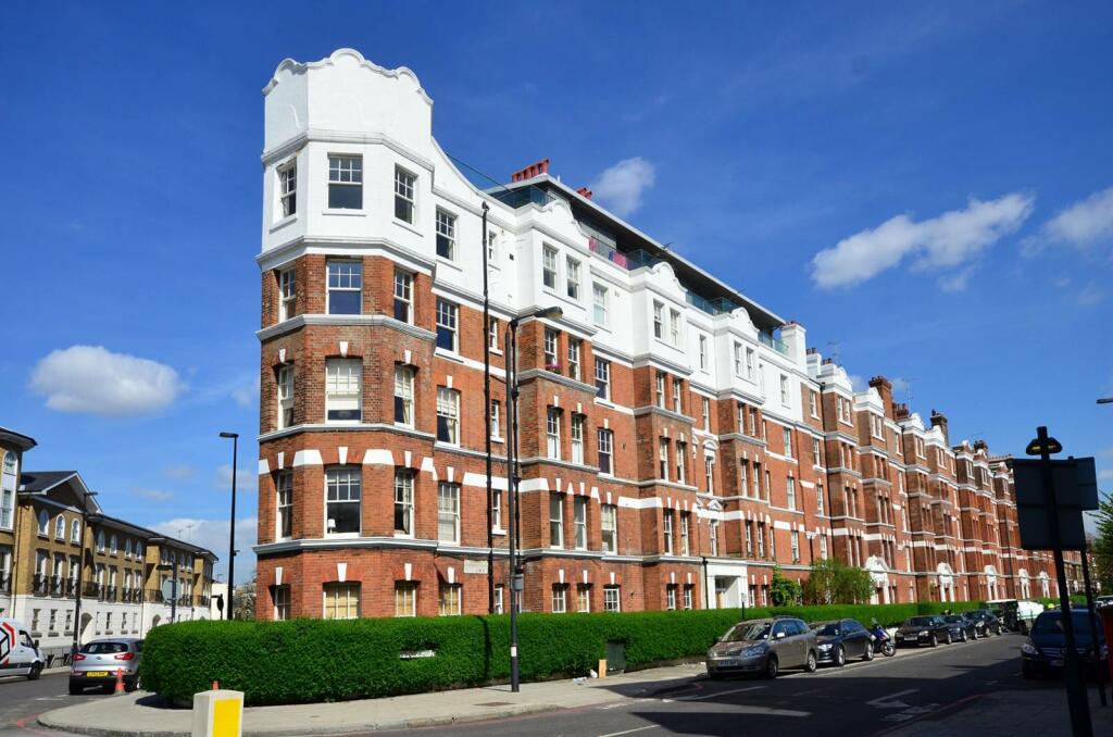 3 bedroom flat for sale in Cambridge Mansions, Cambridge Road