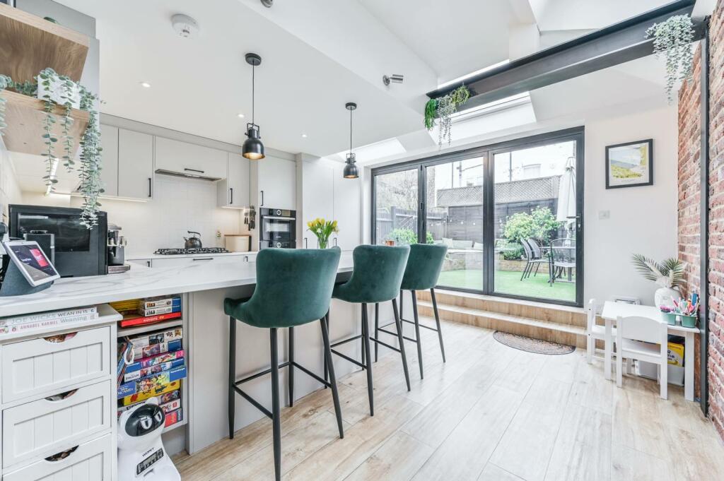 4 bedroom house for sale in Latchmere Road, Battersea, London, SW11