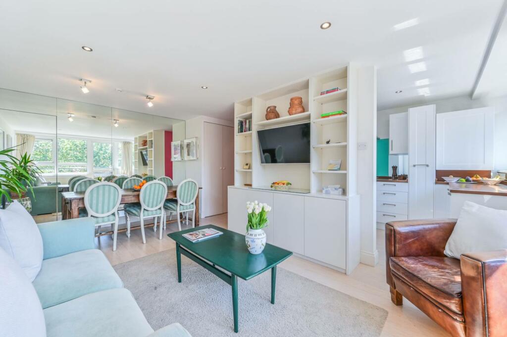 2 bedroom flat for sale in Goulden House, Battersea, London, SW11