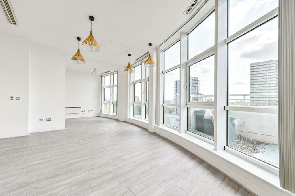 2 bedroom flat for sale in Oyster Wharf, Battersea, London, SW11