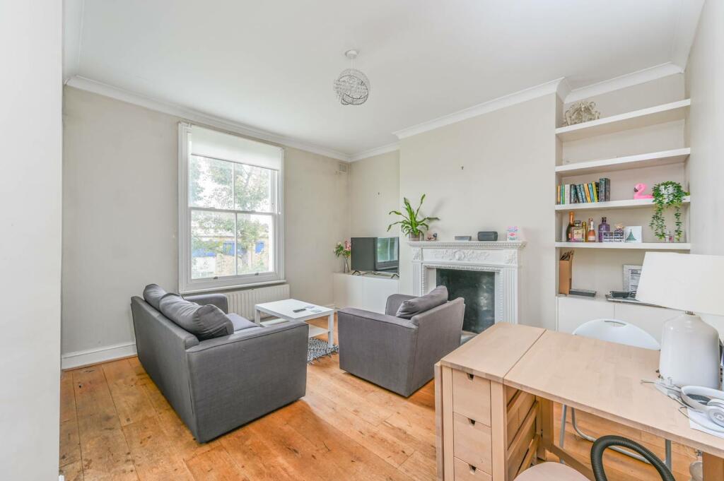 2 bedroom flat for rent in Gauden Road, Clapham North, London, SW4