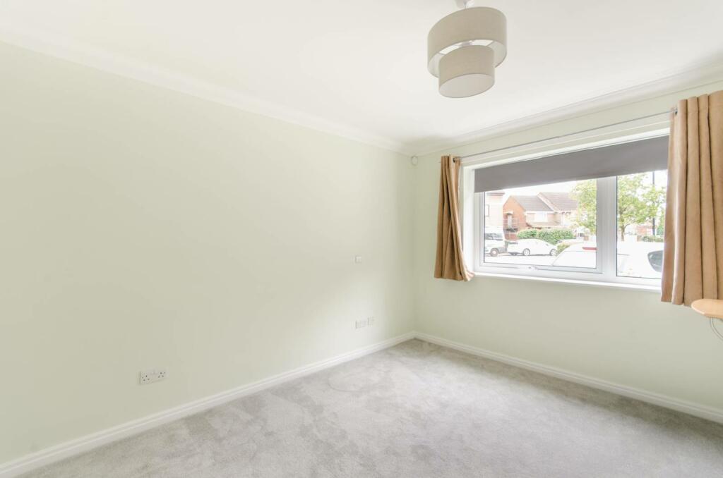 2 bedroom flat for sale in Twyford Abbey Road, Ealing, London, NW10