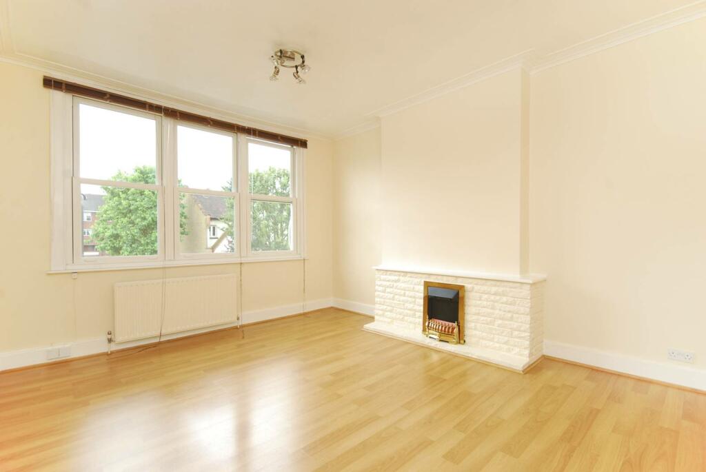 2 bedroom flat for sale in Milton Road, Hanwell, London, W7