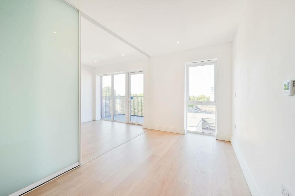 Studio flat for sale in Bogart House, Ealing Broadway, LONDON, W5