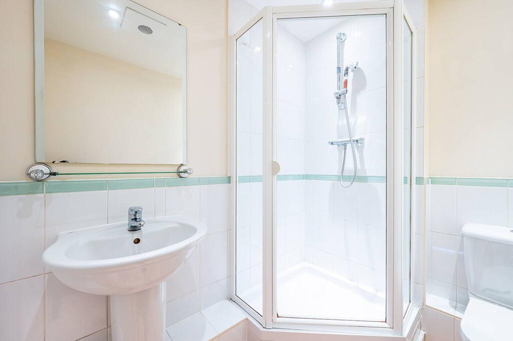 Main image of property: VICTORIA ROAD, North Acton, London, W3