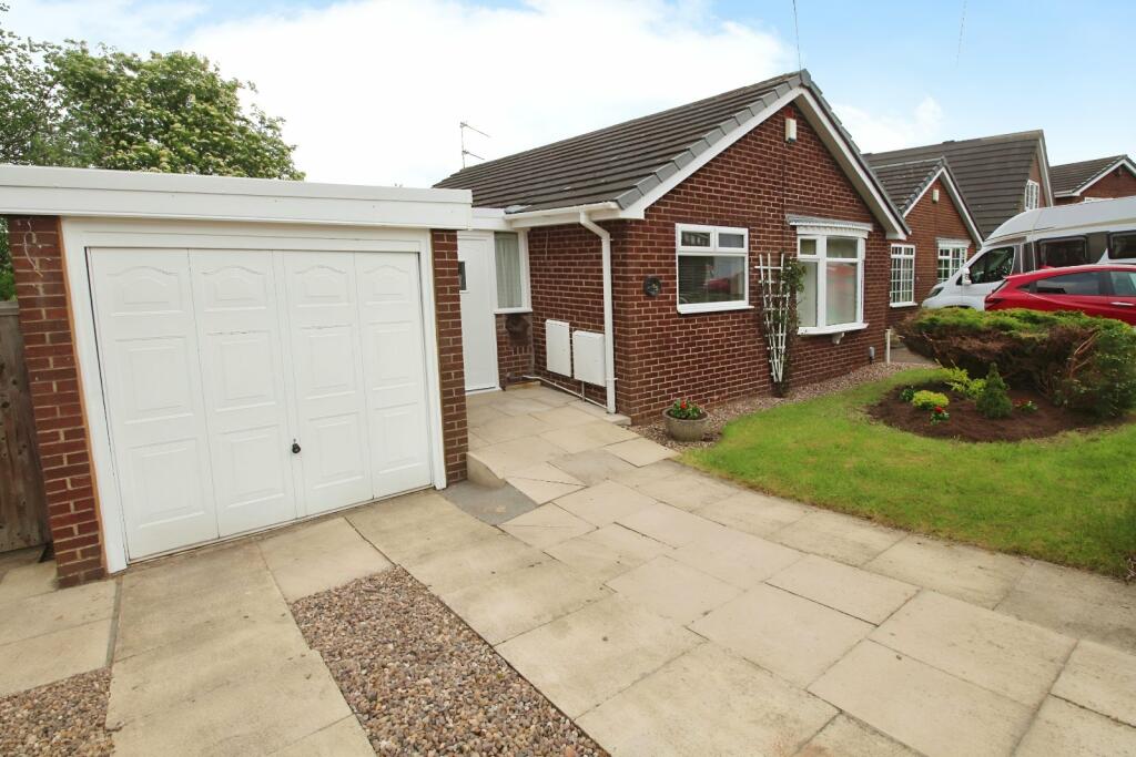 2 bedroom bungalow for sale in Park Lea, Bradley, Huddersfield, West