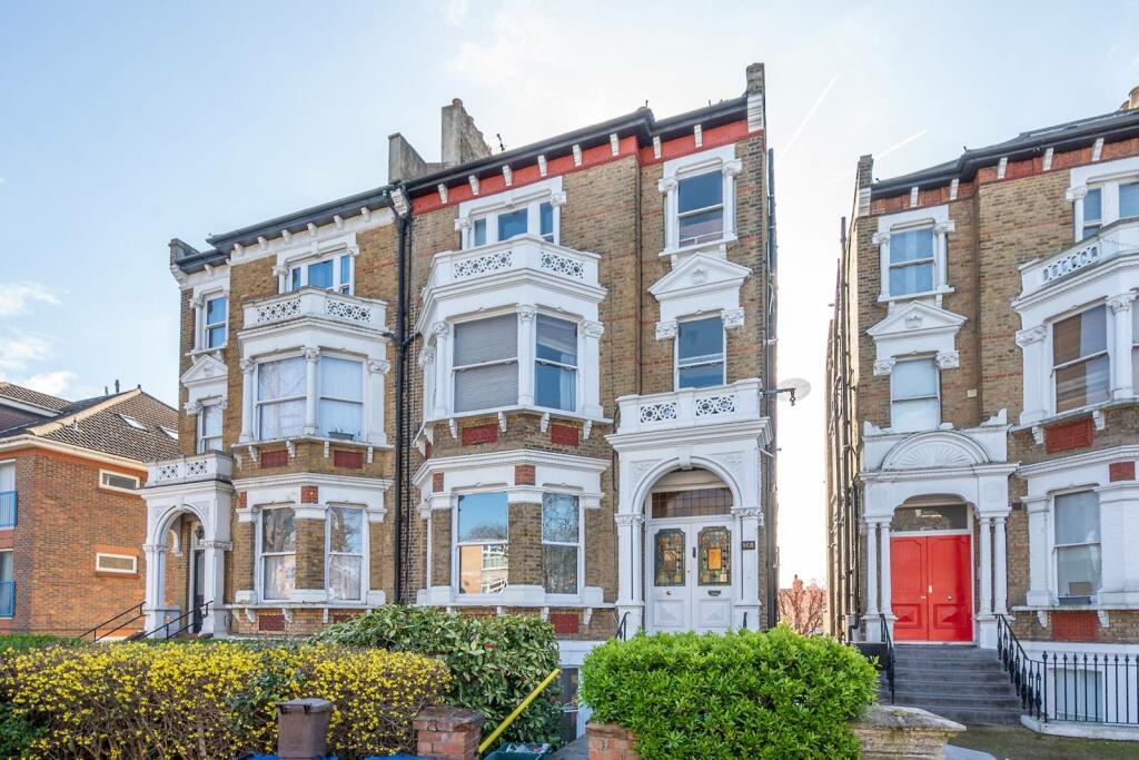 Studio flat for sale in Worple Road, Wimbledon, London, SW20