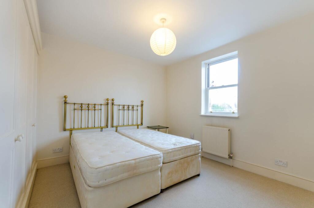 2 bedroom flat for rent in Kingston Road, South Wimbledon, London, SW19