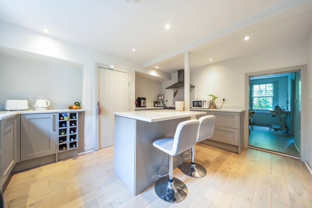 Main image of property: London Road, Mitcham, CR4