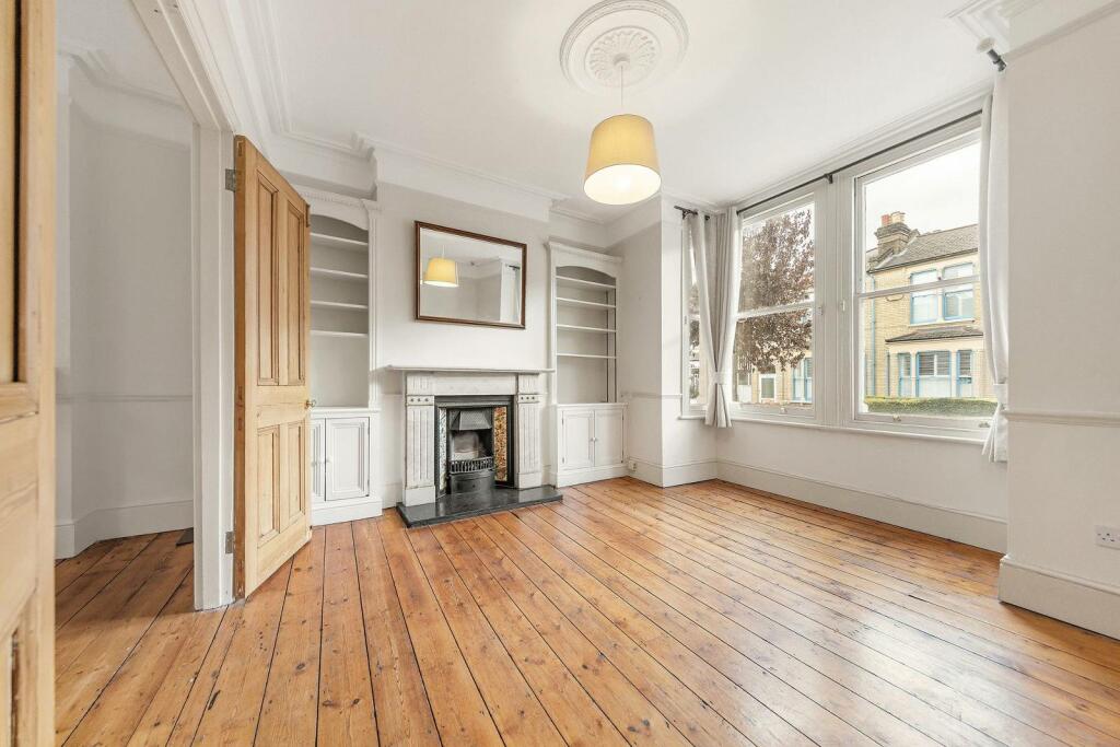 4 bedroom terraced house for rent in Sarsfeld Road, Wandsworth Common, London, SW12