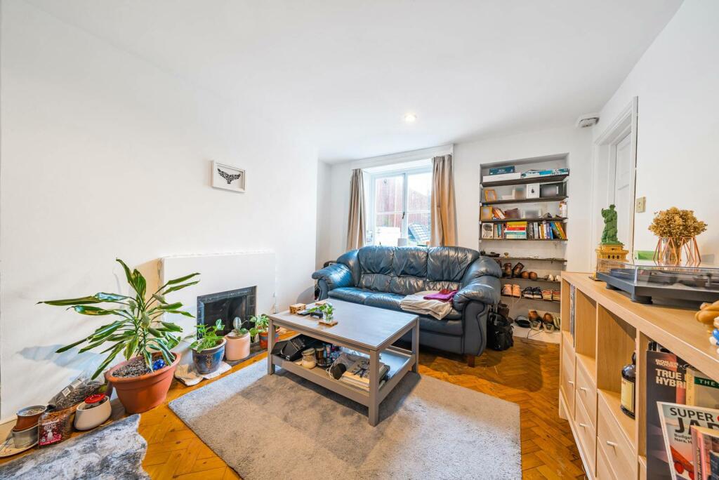 2 bedroom flat for sale in Clapham Common Southside, Abbeville Village