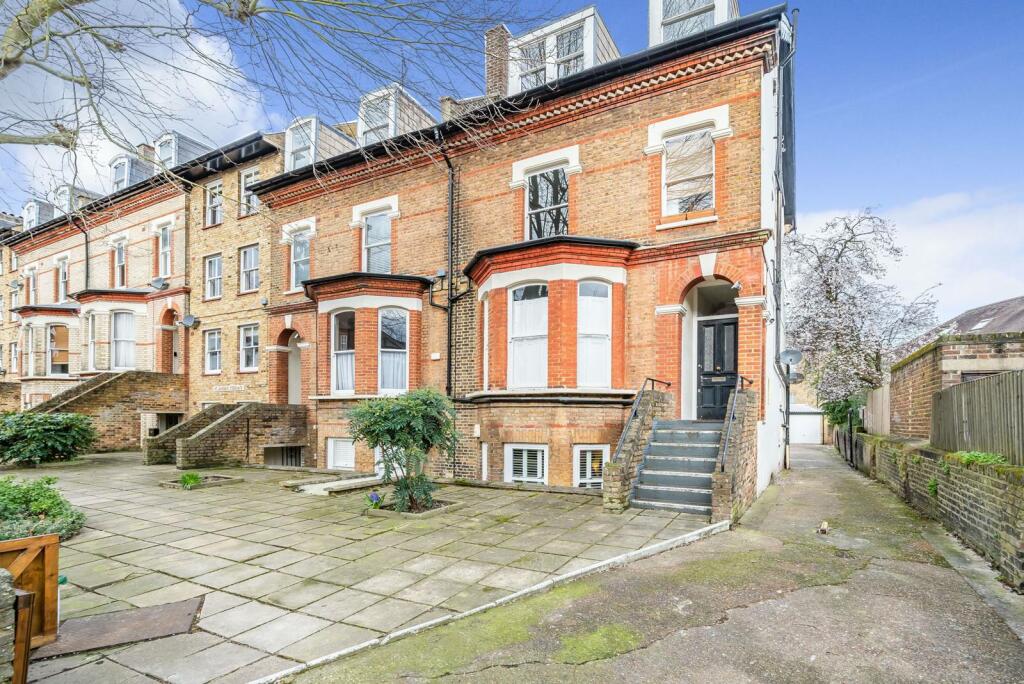 1 bedroom flat for sale in St James Terrace, Balham, London, SW12