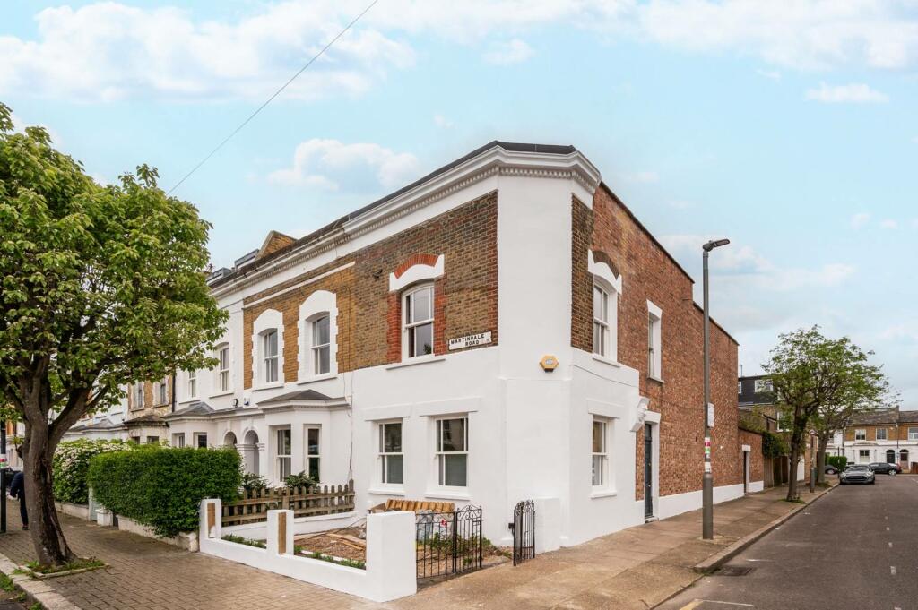 3 bedroom semi-detached house for rent in Martindale Road, Balham, London, SW12